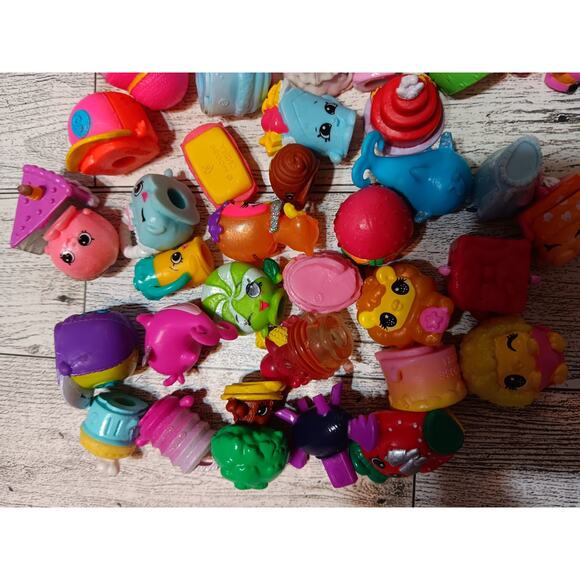 Shopkins 60 Plus Loose Shopkins - Picture 2 of 4